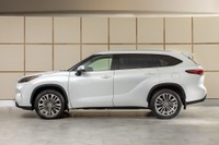 トヨタ RAV4 の兄貴分、V6を直4ターボに変更…ハイランダー 米2023年型 画像