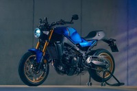 ヤマハ XSR900 新型発売へ、80年代レーサーの機能美と最新テクノロジーを融合 画像