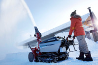 ホンダ、大型除雪機『HSL2511』をモデルチェンジ…後進時の安心機構を充実 画像
