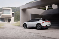 キア『EV6』デザイン発表 EV専用プラットフォーム採用の新型クロスオーバー 画像
