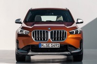 BMW X1 新型、大型キドニーグリル採用…欧州発表 画像