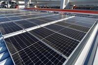 100%再エネ電力でEVに給電---太陽光発電と蓄電池 エネオスが実証へ 画像