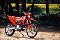 「ガスガス」って何だ? GASGAS『SM&ES700』は、実は血統書付きのストリートスポーツだった 画像