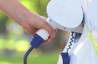 テラモーターズ、デパートやショッピングモールなどにEV充電インフラ100基を無料設置 画像