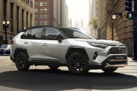 トヨタ RAV4、インパネを大幅変更---欧州2023年型 画像