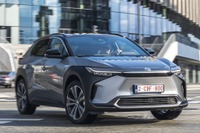 トヨタの新型EV『bZ4X』、欧州でもリース販売オプション…「KINTO」通じて 画像