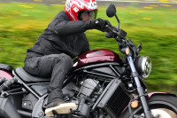 【ホンダ レブル1100 試乗】アメリカンでも普段の足に使える!欲張りな完成度…鈴木大五郎 画像