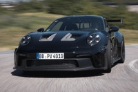 ポルシェ 911 最強の「GT3 RS」新型、8月17日発表へ…プロトタイプの写真 画像