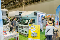 かわいいカラーリング、でもハイゼットがベースの本格キャンピングカー 画像