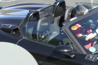 ポルシェ『718ボクスター』最強モデルのルーフがついに開いた!浮かぶ「ヴァイザッハ」の文字 画像