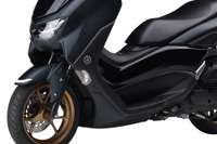 人気の原付2種スクーター、ヤマハ『NMAX ABS』に大人な新色が登場 画像