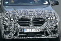 BMWのグリルがまた変わる!? 『X5M』改良新型は“横型”デザインに 画像