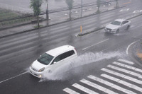 道路が冠水! そのときクルマが走れる水深は?【カーライフ 社会・経済学】 画像