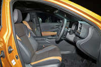 【トヨタ クラウン 新型】ドライバーの静電気を分散、車両の挙動を安定させる 画像