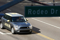 MINIの電気自動車、NY市の路上パトロール車に 画像