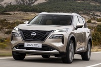 日産 エクストレイル 新型、日本にないマイルドハイブリッド設定…欧州仕様 画像