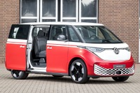 VW『ID. Buzz』の商用車に後席追加、柔軟な輸送手段を提案…IAAトランスポーテーション2022 画像