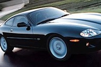 ジャガー『XK8』の広告、当局から厳重注意 画像