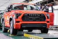 トヨタの最上位SUVは全車ハイブリッド、『セコイア』新型を米工場で生産開始 画像