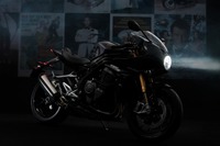 トライアンフ スピードトリプル1200RR に「ボンド誕生60周年モデル」…国内5台限定 画像