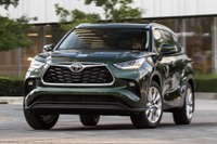 トヨタの中型SUV『ハイランダー』、ダウンサイズの直4ターボ新搭載… 2023年型は10月米国発売へ 画像
