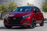 日産の入門小型セダン、表情一新…『ヴァーサ』改良新型を米国発表 画像