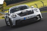 ポルシェ 911 GT3 RS 新型、ニュルアタック…ベース車から10秒以上短縮 画像