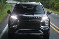 三菱 アウトランダーPHEV 新型、エンジン併用の航続は676kmに…米国仕様を発表 画像
