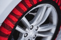 布製タイヤチェーン『スノーソックス』に軽自動車用が登場、日本専用に強度アップ 画像