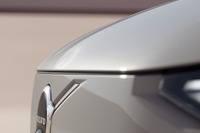 ボルボ『EX90』、流線型の電動SUVに…11月9日実車発表へ 画像