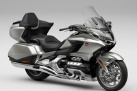ホンダ ゴールドウイング ツアー、新色シルバー2トーンとブラックを採用 画像