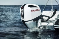 ホンダ、船外機フラッグシップモデル「BF250」に新カラータイプを追加 画像