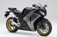 ホンダ CBR1000RR に電子制御式コンバインドABS搭載モデル 画像