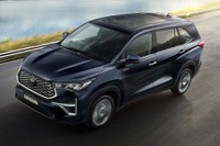 トヨタの新興国向けミニバンが第3世代に、ハイブリッド搭載の『イノーバ・ハイクロス』［詳細画像］ 画像