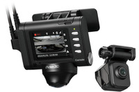 2カメラでも3画面記録が可能、新構造ドラレコをカーメイトが発売 画像
