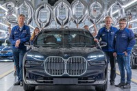 200万台目のBMW 7シリーズ、EV『i7』がラインオフ 画像