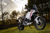 【ドゥカティ デザートX 試乗】気分はパリダカ!従来モデルとは一線を画す、本格派オールラウンダー…伊丹孝裕 画像