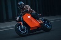 電動スーパーバイク、0-100km/h加速3秒…CES 2023で米国デビューへ 画像
