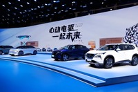 東風日産、電動化はヴェヌーシアに振り切った? 新型BEVとPHEVを発表…広州モーターショー2022 画像