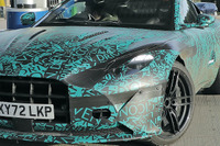 「V12はどこへも行かない」アストンマーティン DB11 後継モデルを激写! 画像