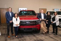 フォードのEVピックアップ、『F-150ライトニング』…2023北米トラックオブザイヤーに輝く 画像