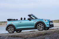 MINI『コンバーチブル』、海がテーマの30周年記念車登場［詳細写真］ 画像