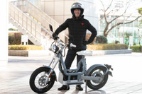 “何にも似てない”北欧生まれの電動バイクが日本上陸、課題は「タイヤと価格」？ 画像