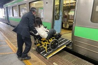 空港から市内へ、車いすユーザーの移動支援サービスを実証へ ANAグループ・JR北海道 画像