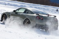 自動車部の学生が氷結の女神湖にチャレンジした結果…土曜ニュースランキング 画像