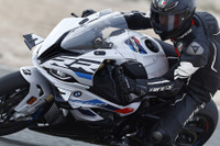 【BMW S1000RR 試乗】210psものハイパワーをつい“扱える”気になれてしまう…伊丹孝裕 画像