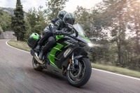 高性能ツアラー、カワサキ『Ninja H2 SX』シリーズ、オートハイビームを初搭載 画像