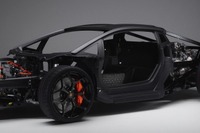ランボルギーニの新型電動スーパーカー、新開発のフルカーボン製シャシー採用 画像