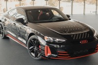 気分はアウディの開発ドライバー、プロトタイプカモフラージュ仕様の『RS e-tron GT』販売…米国限定 画像