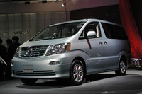 トヨタ『アルファード』対日産『エルグランド』、高級ミニバン対決に軍配か 画像